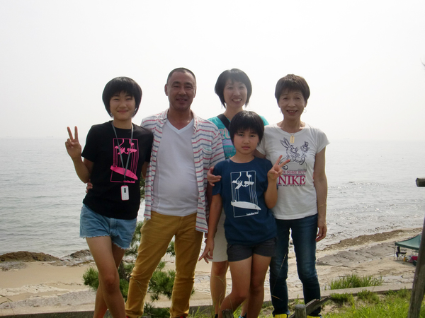 あれ!?運転手さんがいない、、、。タコのとれた海をバックに、、、、、。