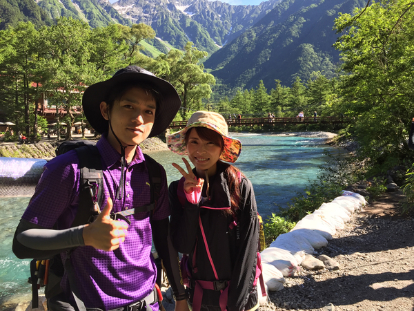 河童橋。ここから本格的にハイキングだー!