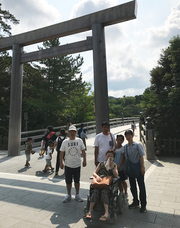 宇治橋でパチリ