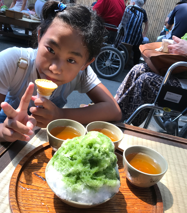 赤福氷を食べてパチリ