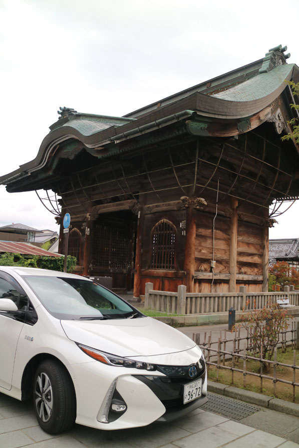 善光寺です。もう夕方でしたが沢山の方が参拝にみえていました。冷やし甘酒おいしかったです。