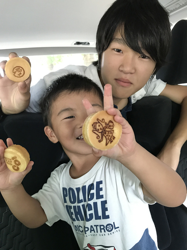 八王子名物みやこまんじゅう、我慢できずに車内でパクリッ。