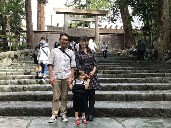 ここが、伊勢神宮の内宮、正宮前なんだよ！