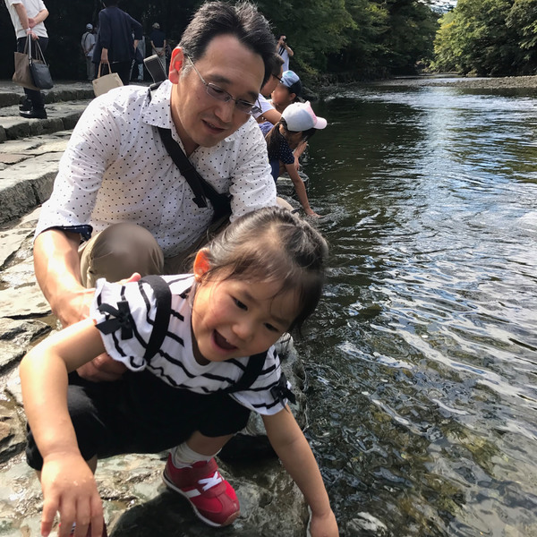 内宮の五十鈴川で手をキレイに洗ったの！