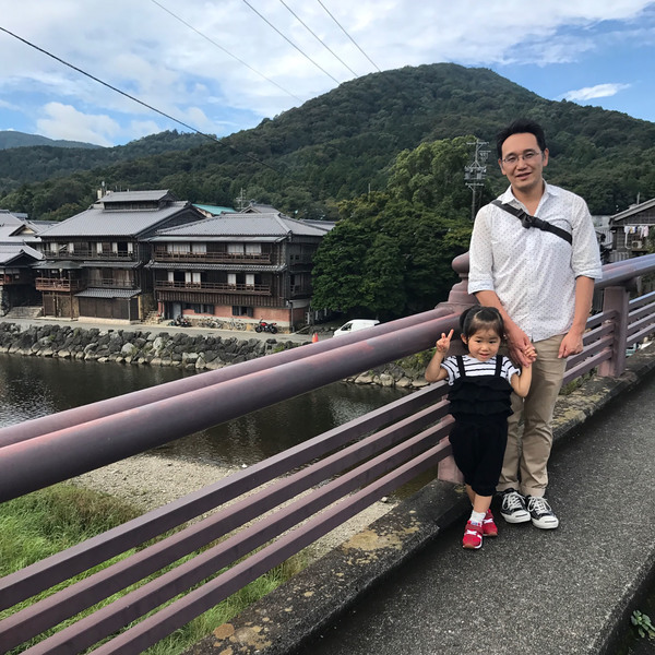 この新橋を渡ると、おはらい町とおかげ横丁があるのよ！