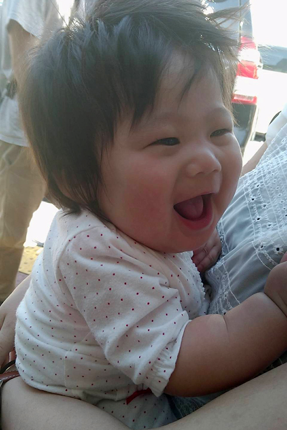 家族でチビちゃんの取り合い笑