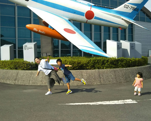 ママは、ブルーインパルスが好き!でも、写真が…ごめんね。