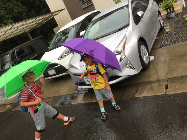 雨の中の出発。