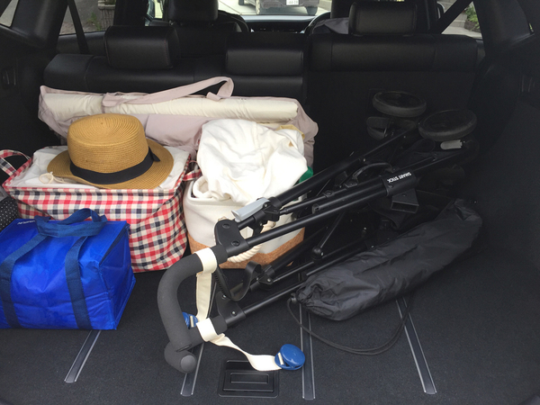 ラゲッジスペースはベビーカー、ベビー布団、旅行の荷物を積んでも充分な広さでした。