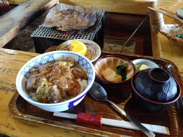 とっても美味しかった朴葉味噌焼き飛騨牛