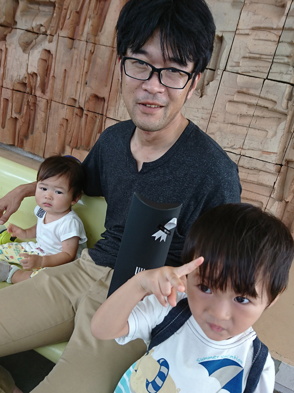 サプライズで誕生日プレゼントを渡しました!