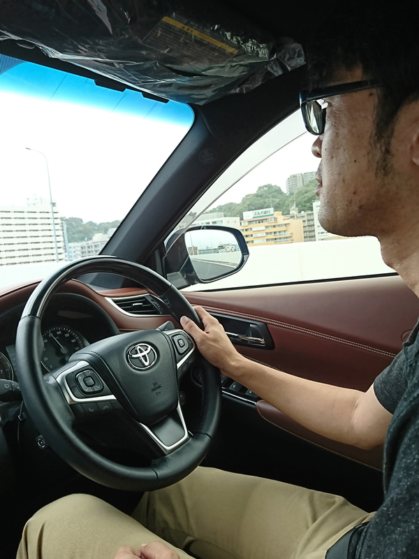 パパが楽しそうに運転