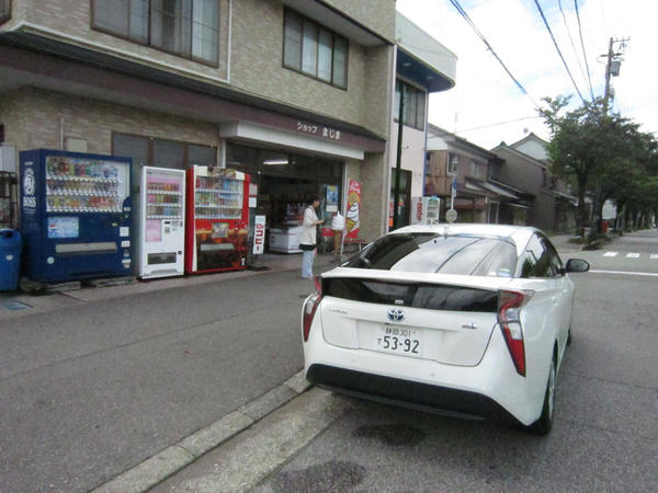 駄菓子屋さん前にて