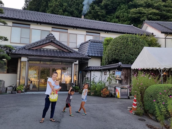 6年ぶりに訪れ、変わらぬ佇まいにほっこり。（市内鈴木旅館にて）