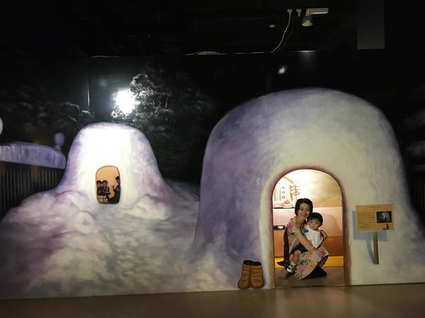 雪のかまくら！ これ実は、トリックアートなんです。