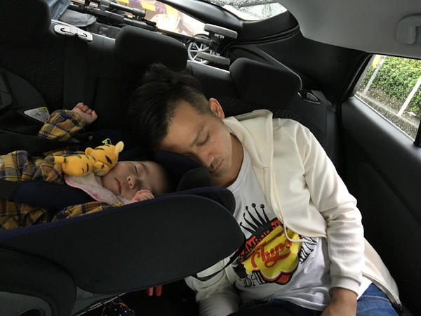 パパ運転お疲れ様。娘ちゃんとスヤスヤ…