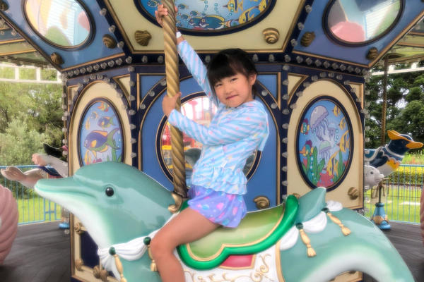 水着でメリーゴーランド!