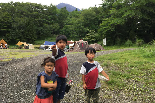 雲の切れ目から見えた富士山山頂。とてもキレイでした。