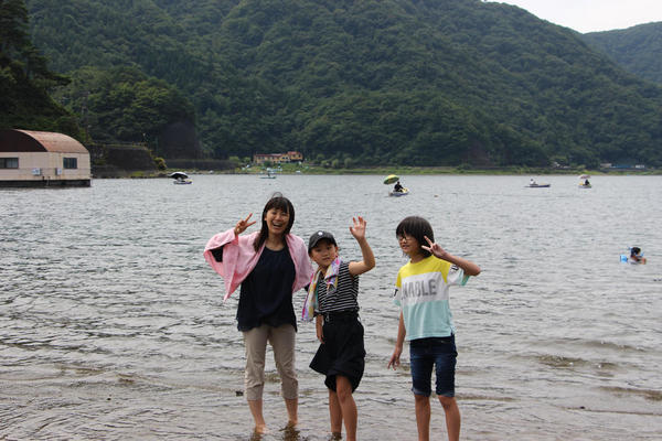 西湖で水遊び