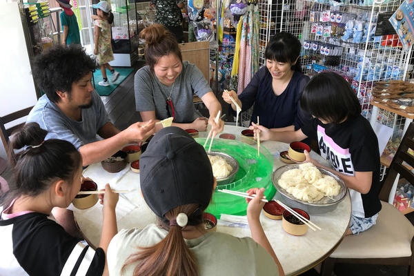 2日目のお昼はみんなで回しそうめん