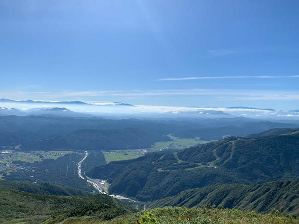 黒菱ラインから見えた絶景。晴天で遠くに富士山も見えました。