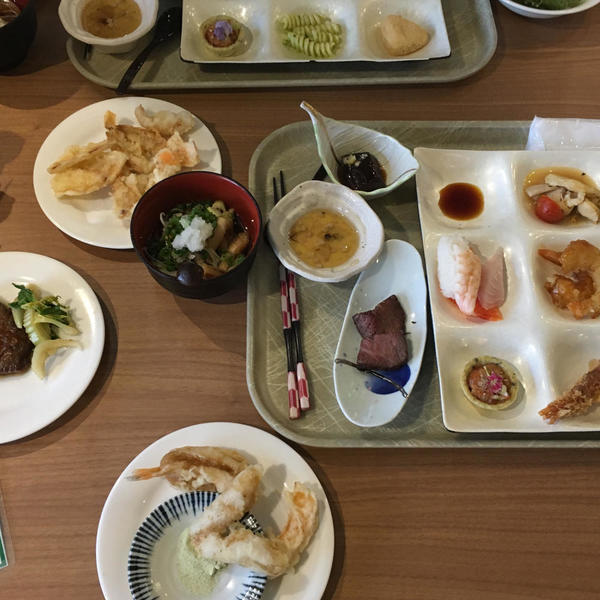 白馬ハイランドホテルの夕食。信州サーモンに始まり、信州牛、信州馬、信州蕎麦、信州豚と豪華絢爛。秋の味覚松茸まで堪能し、食べ尽くしてきました!