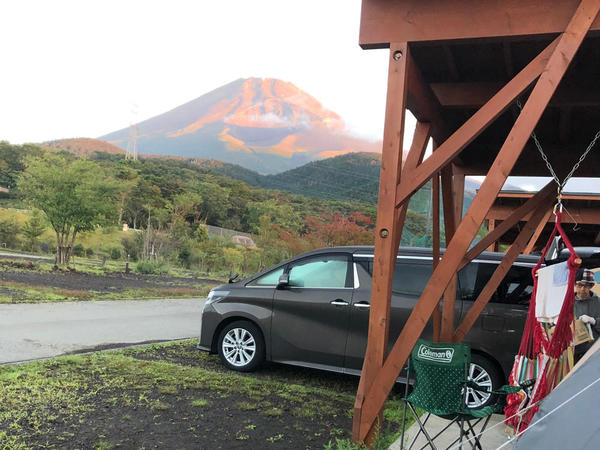 朝です！「アルファードおはよー！！」富士山に朝日が当たって・・・