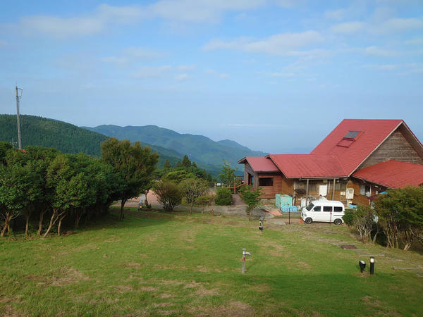 宿泊先「牧場の家」から見る西伊豆の海
