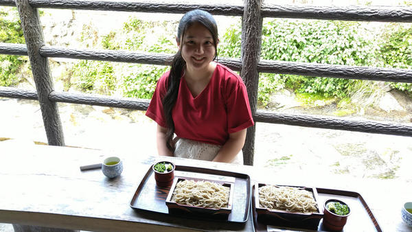 有東木のそば店で早めの昼食