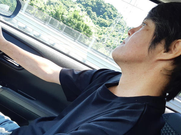 旦那が運転しているところ