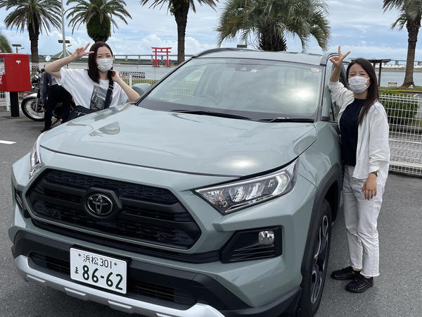 弁天島の鳥居とのショット。車の色もカッコ良かった！