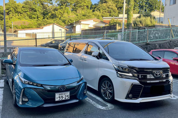 プリウスPHV vs ヴェルファイア