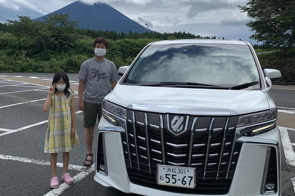道の駅で富士山をバックに写真を撮りました！