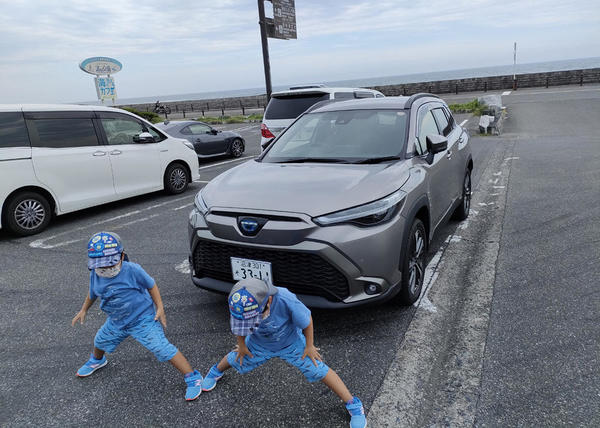 御前崎到着、海と子供とカローラクロス