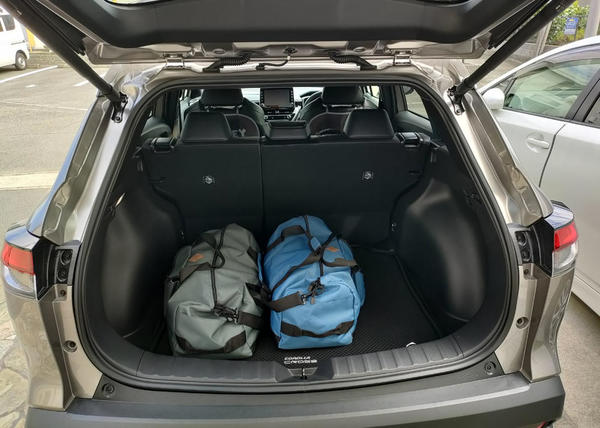 大人用と子供用の荷物を載せても余裕です