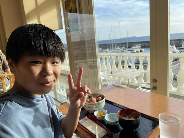 温泉の後は、海を見ながら朝食