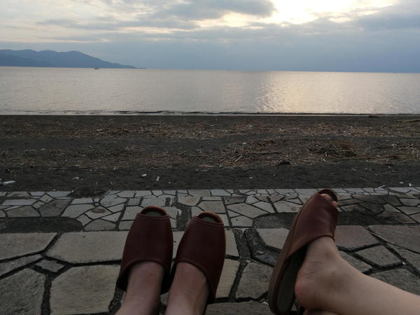 お宿から直接海に出られたので浴衣のままお散歩♪