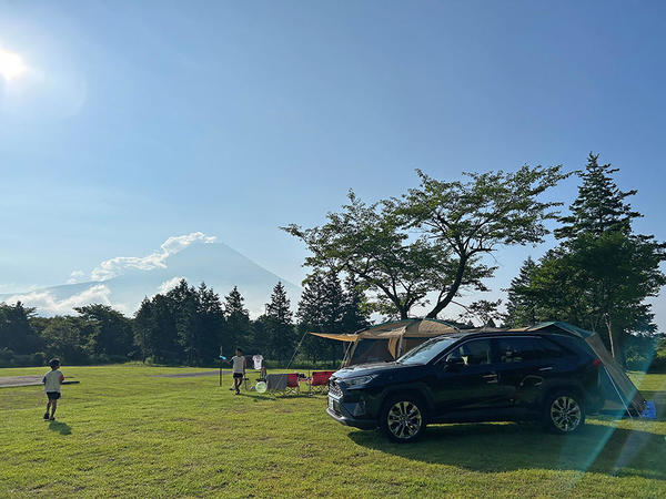 富士山とRAV4