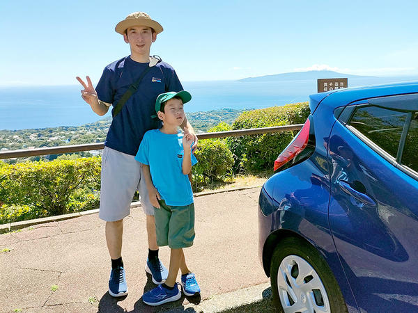 シャボテン公園の駐車場。海とクルマと人間と‥
