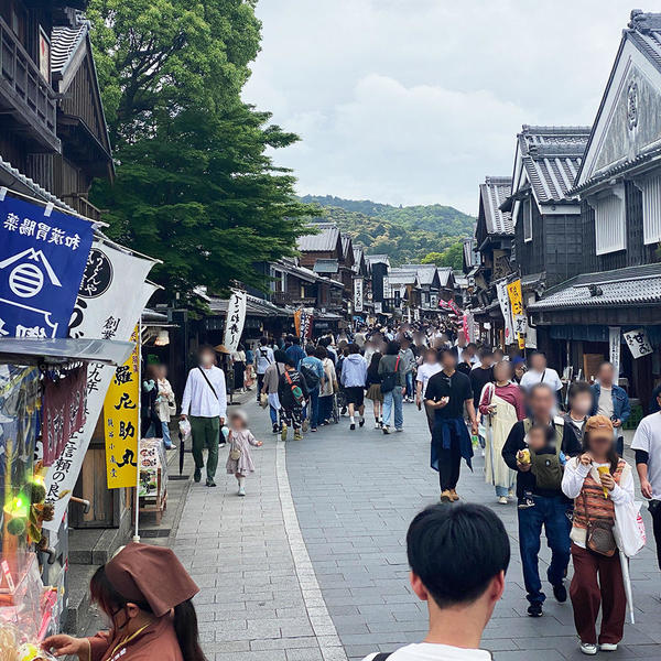 伊勢神宮のおかげ横丁は人・人・人