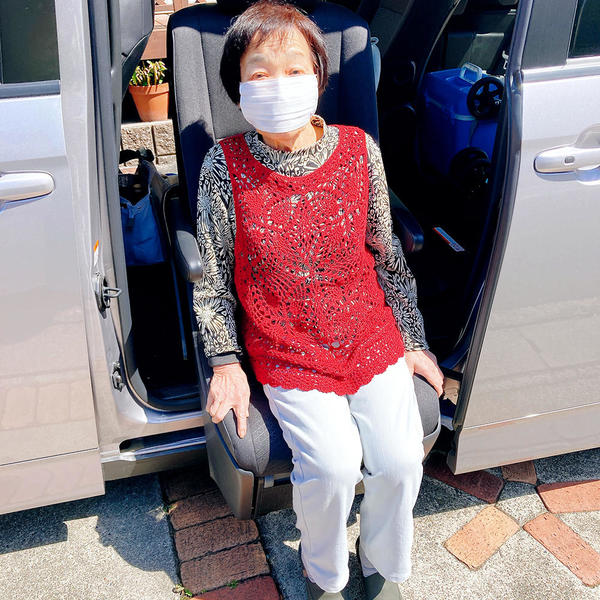 シートが車外にまで降りてきてびっくり！