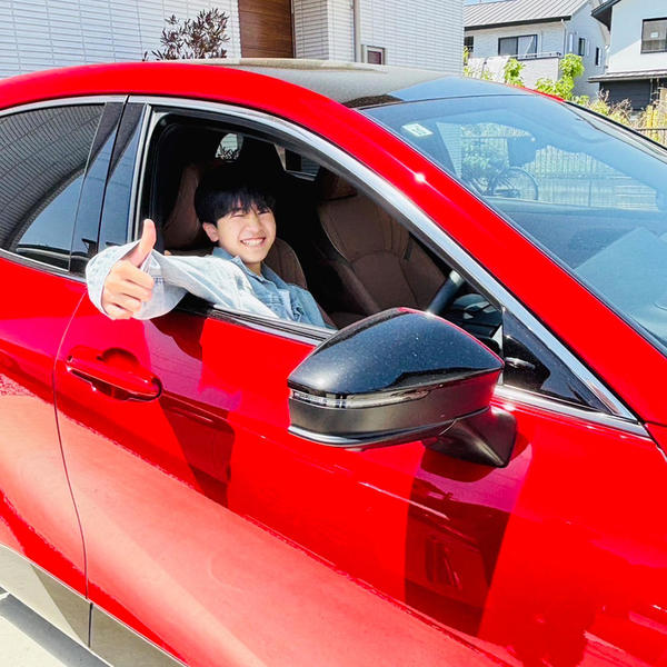 大好きな車に乗りご機嫌