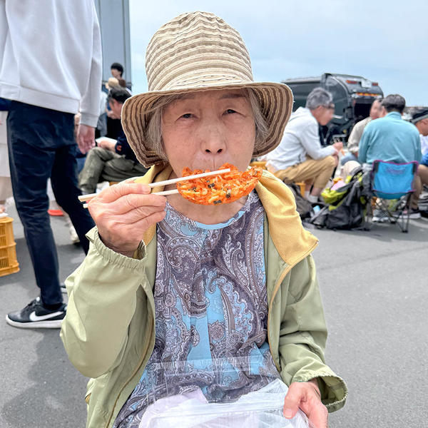由比桜えび祭り　名物のかき揚げ