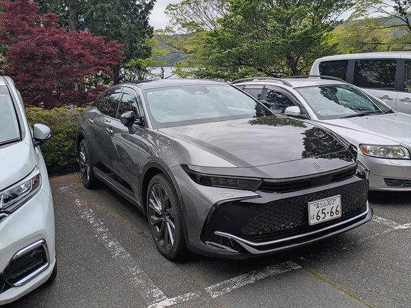 狭い駐車場もラクラク