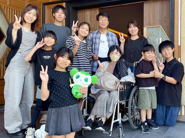 宿の前で記念撮影、この後草津を出発です