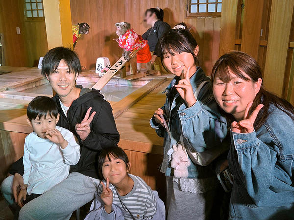 みんなでおさ湯（おさるの湯もみ）を見に行きました